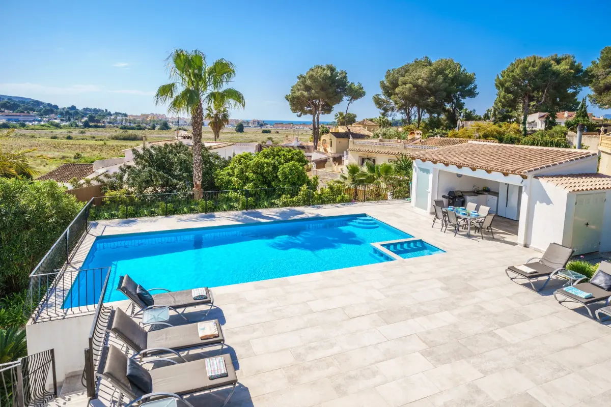 Private pool and summer kitchen at El Molinete in Moraira